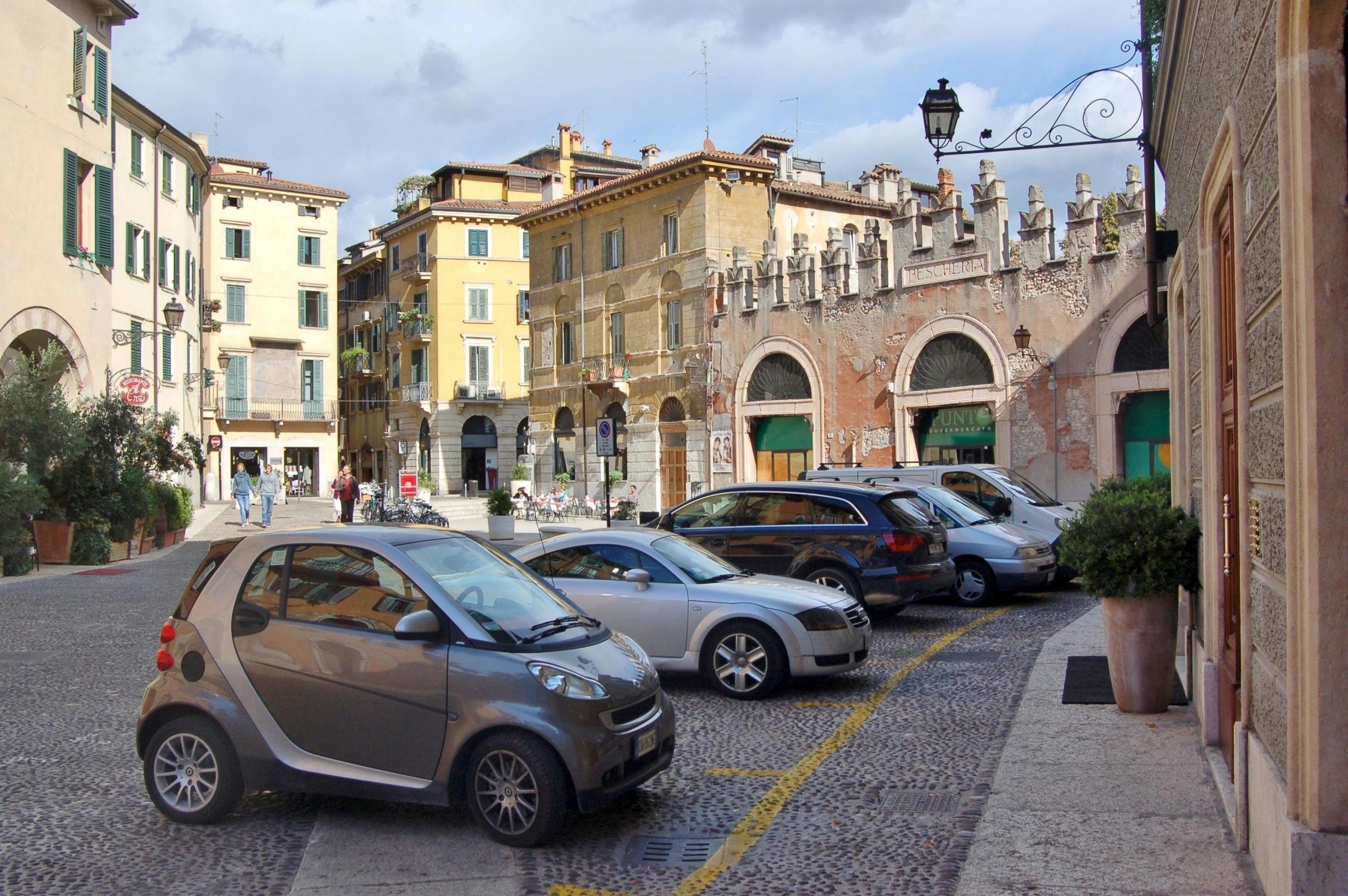 parcheggio piazzetta pescheria