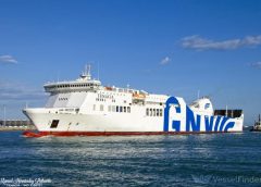 La nave Tenacia torna a solcare il mare dopo l’incendio del 2023