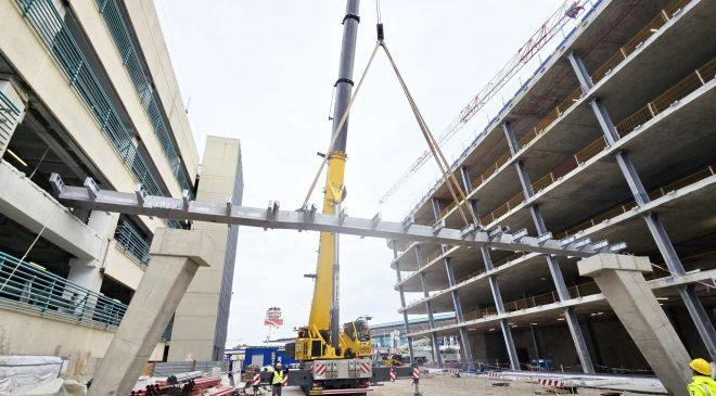 Fiumicino: una nuova passerella prende forma tra forza e precisione