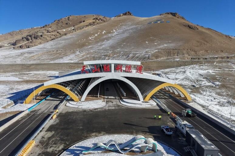 Tianshan Shengli Tunnel 1