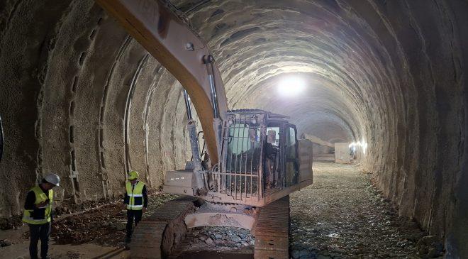 Abbattuto il diaframma della Galleria Valtreara