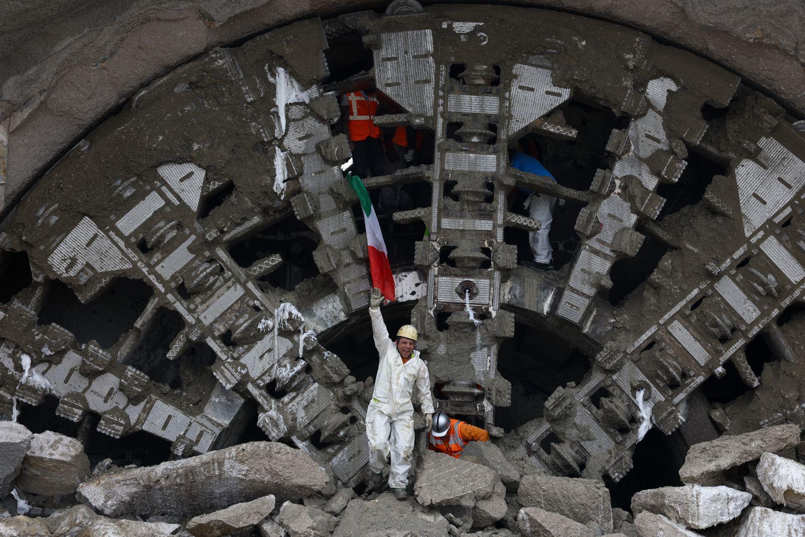 TBM galleria Rocchetta tricolore