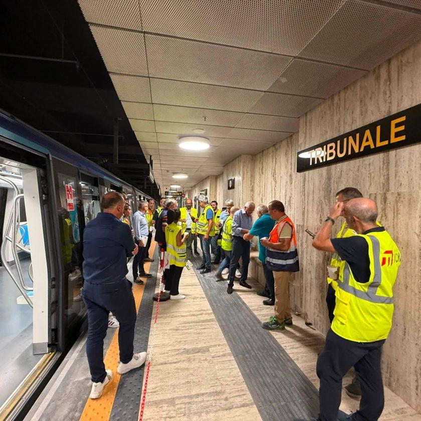metro napoli stazione tribunale