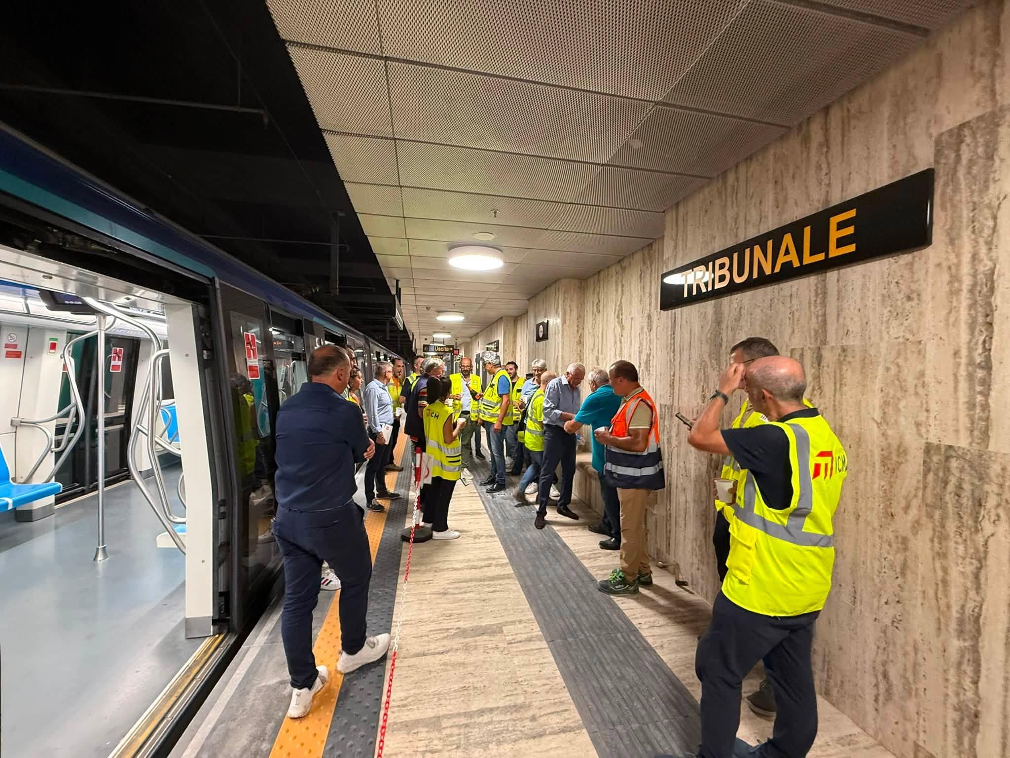 metro napoli stazione tribunale